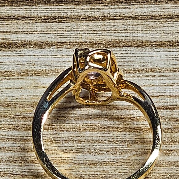 Gold tone Ring with Amethyst in the Center. Birthstone Ring!! Size - 7 - Picture 3 of 10